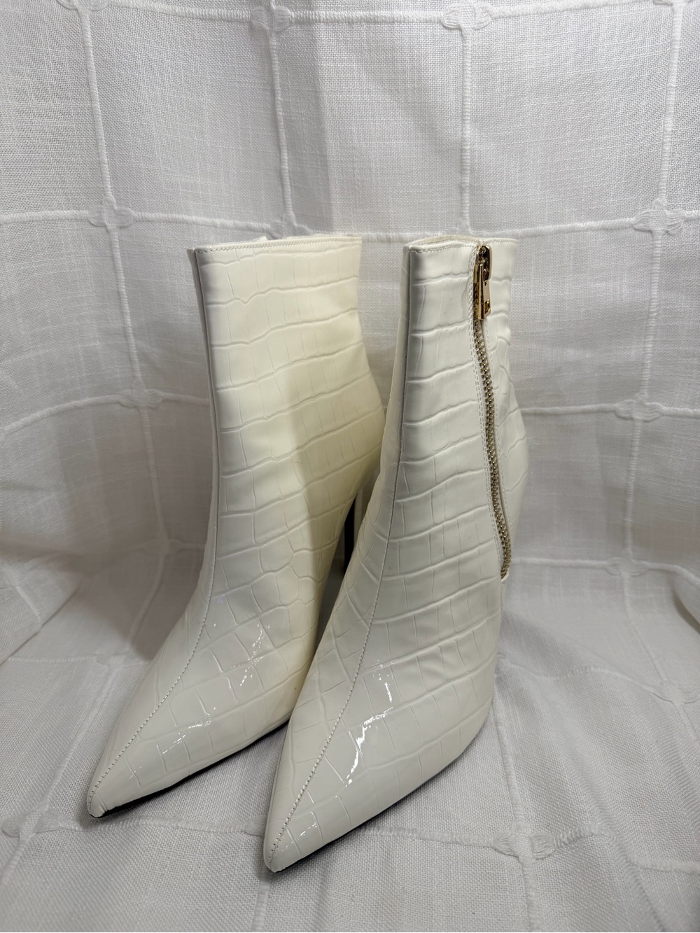 INC Sarishaap White Croc Pointed Toe Stiletto Ankle Boots Size 10M NIB